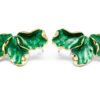 Boucles d’oreilles Légèreté Verte plaquées or, ornées d’un design organique en résine verte marbrée. Une pièce élégante et artistique, parfaite pour ajouter une touche de fraîcheur et de sophistication à votre style.